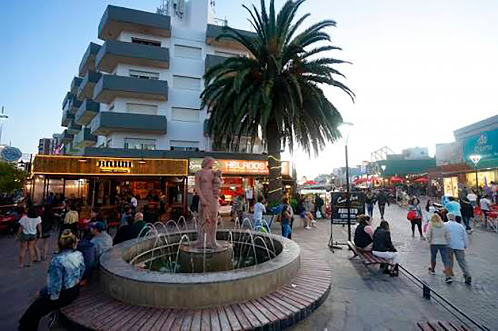 Centro de Villa Gesell de noche